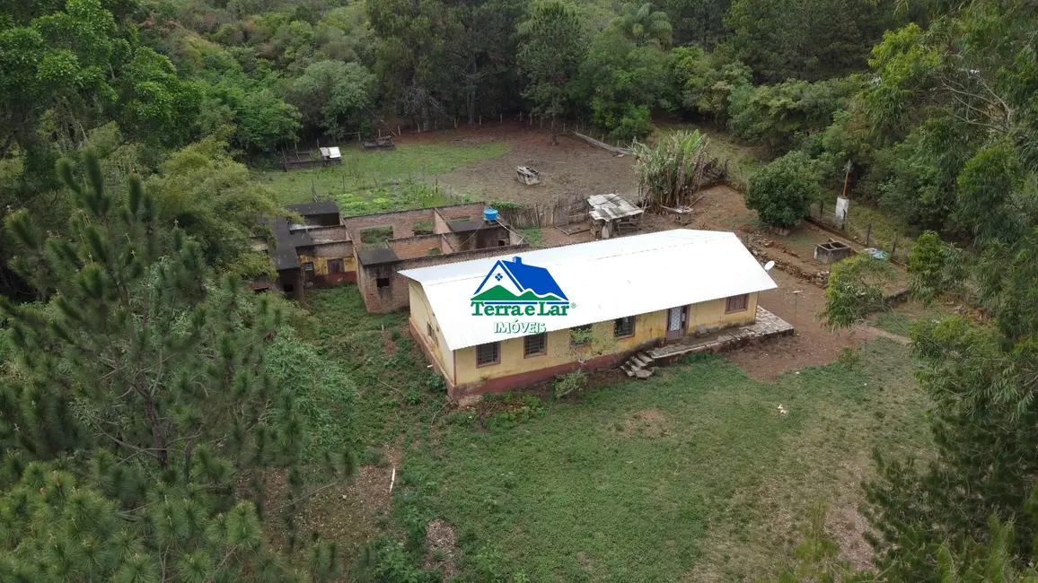 Foto 1 de Casa com 3 quartos à venda, 10m2 em Aiuruoca - MG