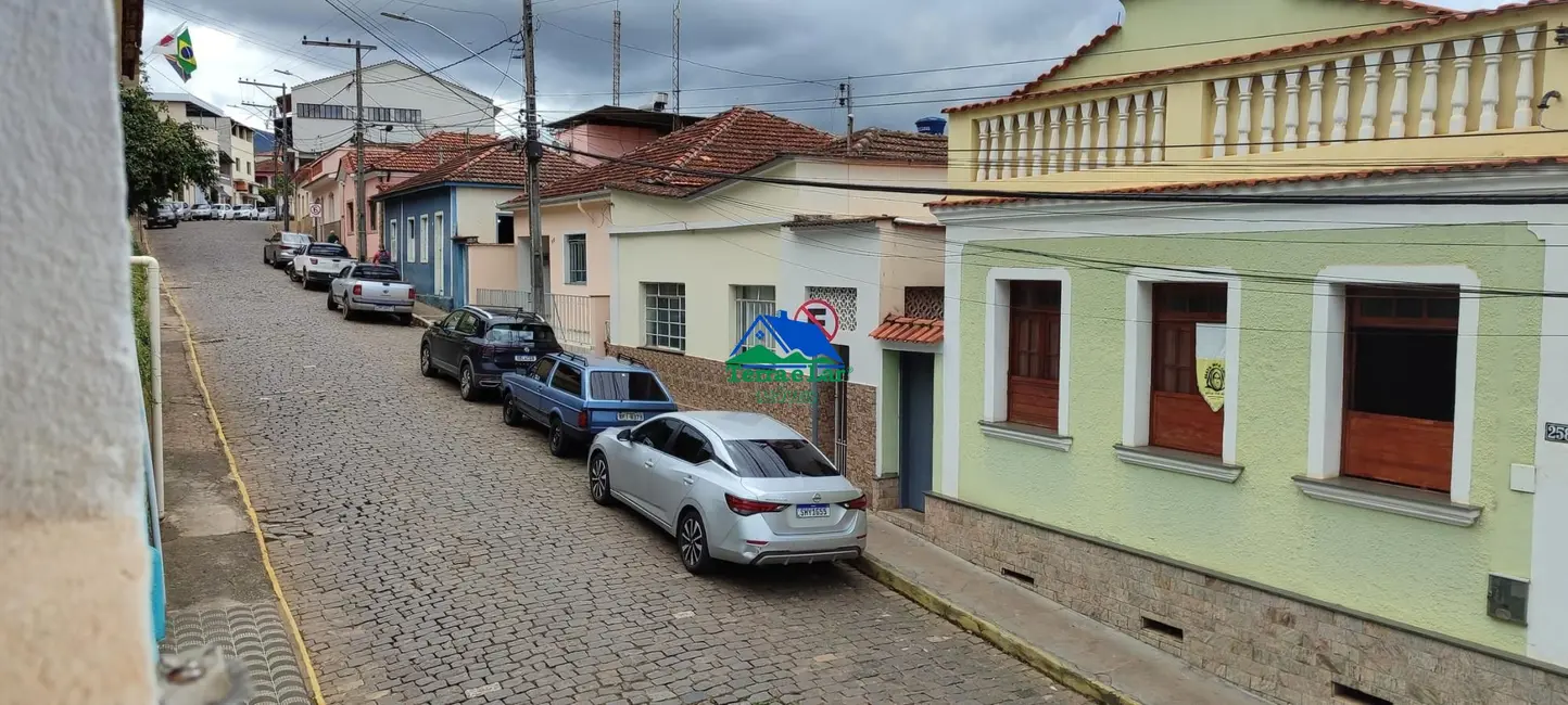 Foto 2 de Sobrado com 3 quartos à venda, 220m2 em Centro, Aiuruoca - MG