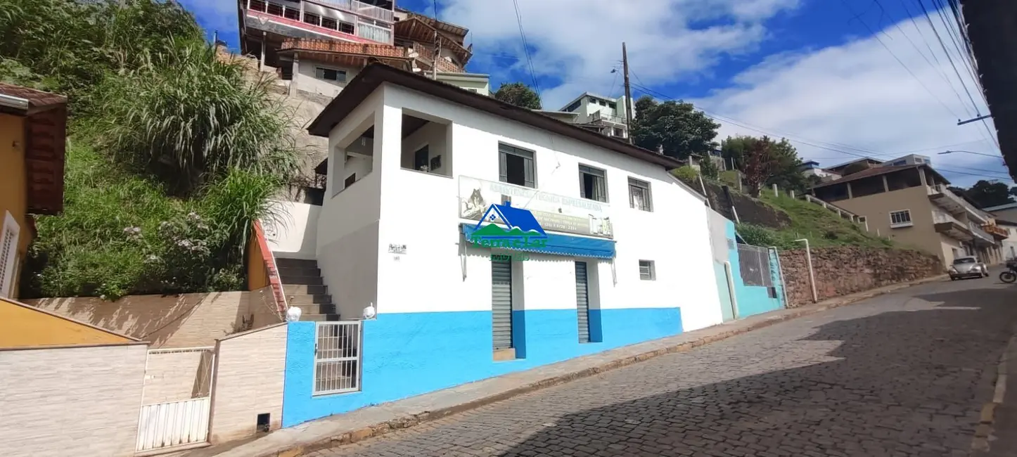 Sobrado com 3 quartos à venda, 220m2 em Centro, Aiuruoca - MG - imagem 2 Foto 2 de Sobrado com 3 quartos à venda, 220m2 em Centro, Aiuruoca - MG