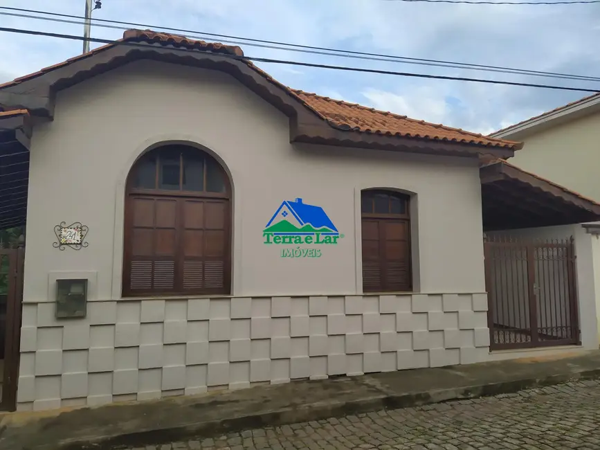 Casa com 4 quartos à venda, 240m2 em Centro, Aiuruoca - MG - imagem 2 Foto 2 de Casa com 4 quartos à venda, 240m2 em Centro, Aiuruoca - MG