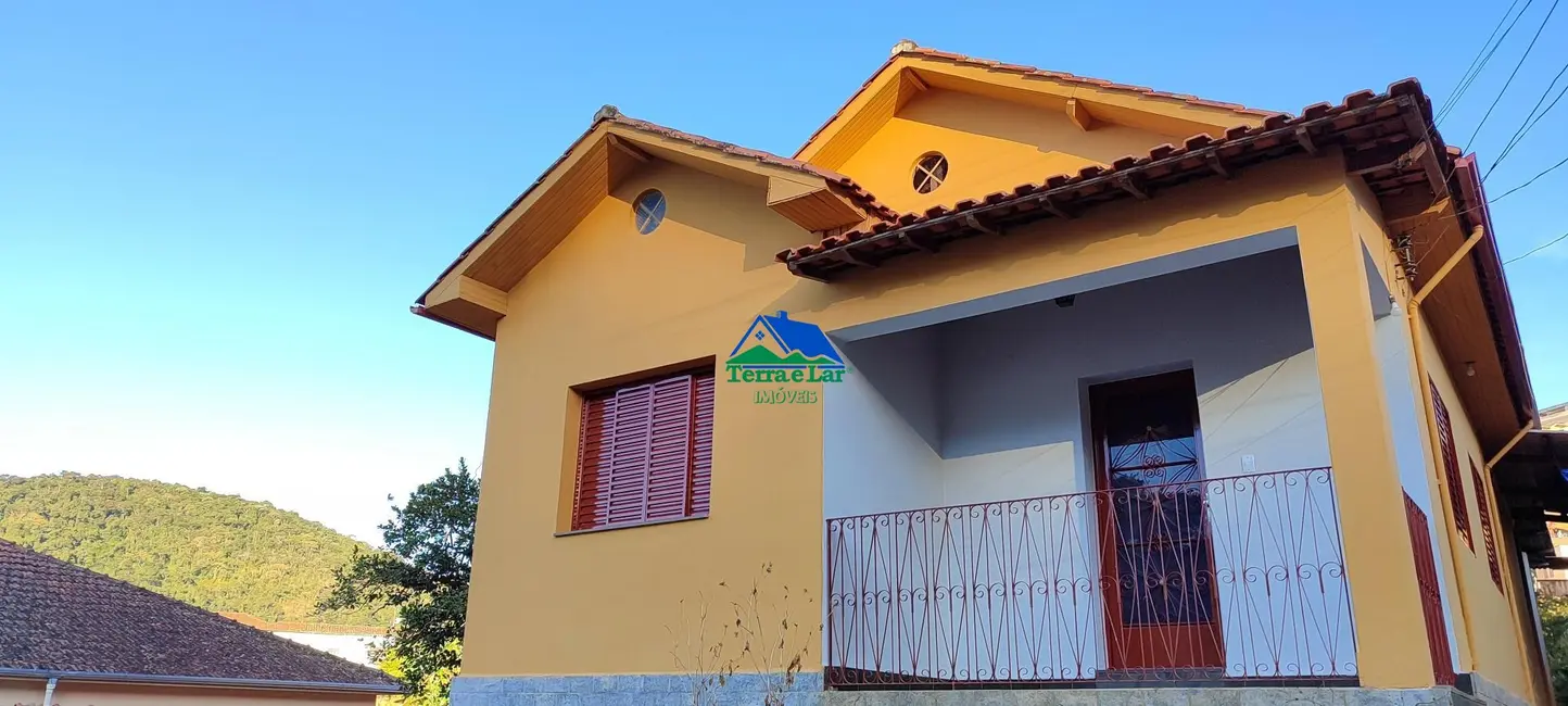 Foto 2 de Casa com 4 quartos à venda, 170m2 em Centro, Aiuruoca - MG