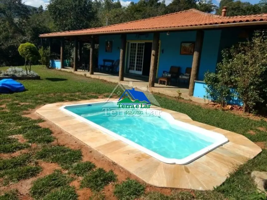 Foto 1 de Chácara com 4 quartos para alugar, 450m2 em Baependi - MG