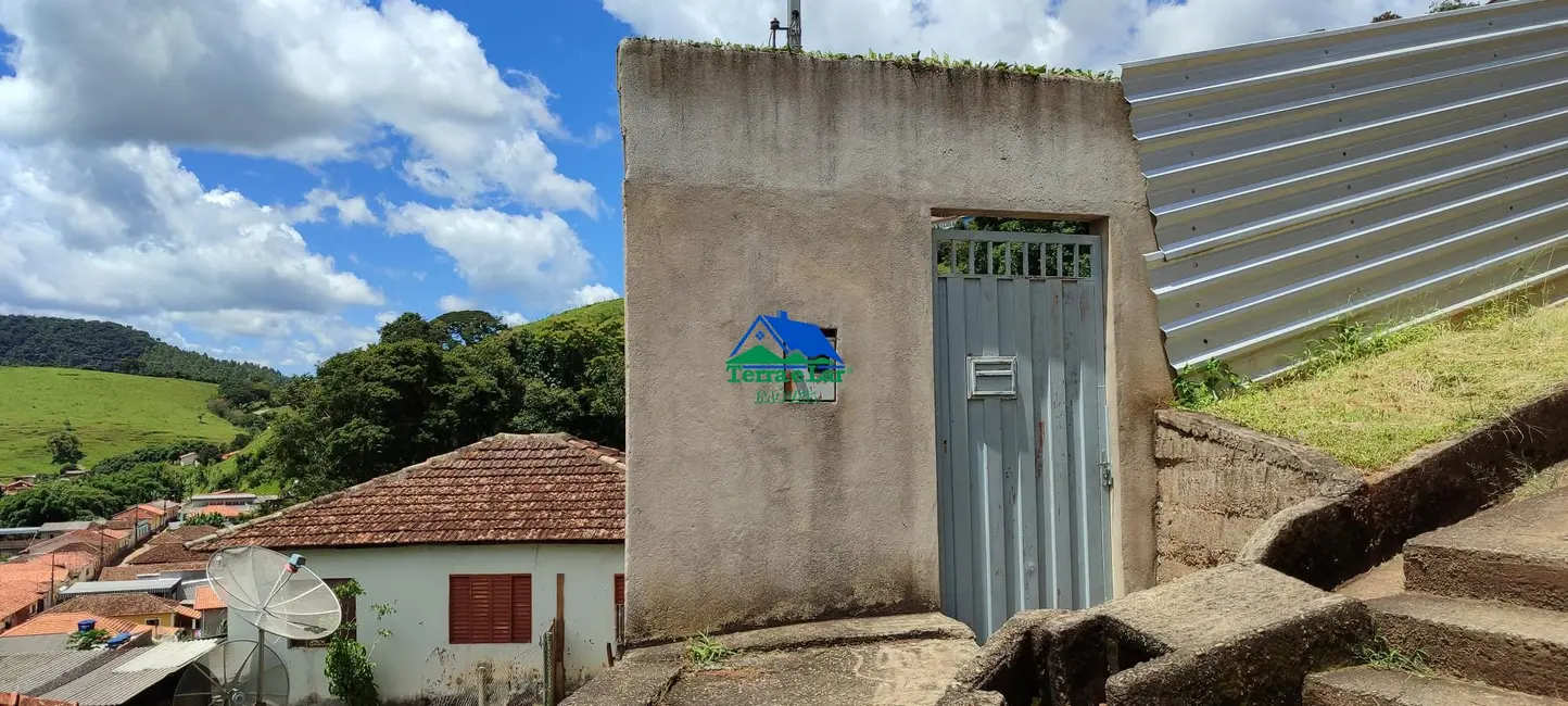 Casa com 2 quartos à venda, 270m2 em Centro, Aiuruoca - MG - imagem 2 Foto 2 de Casa com 2 quartos à venda, 270m2 em Centro, Aiuruoca - MG