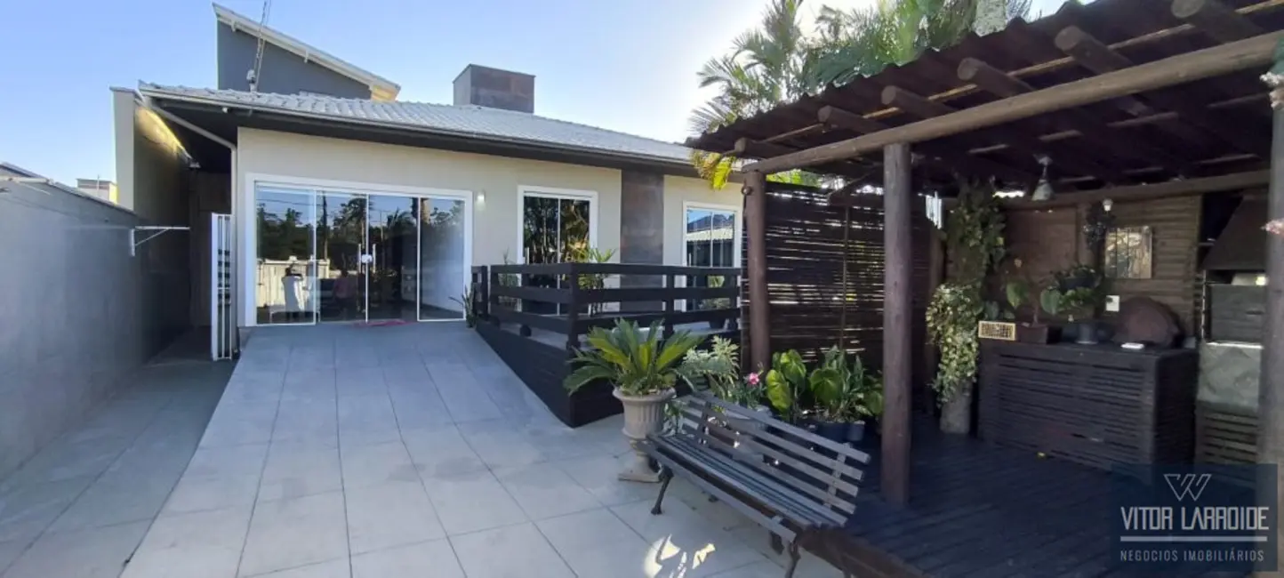 Foto 1 de Casa com 3 quartos à venda, 170m2 em São João (Margem Esquerda), Tubarao - SC