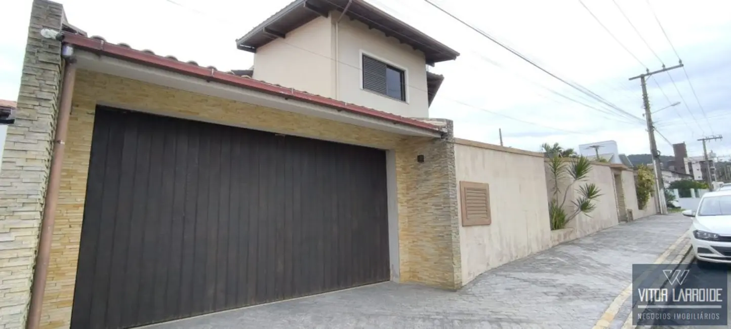 Foto 2 de Casa com 4 quartos à venda, 300m2 em Imbituba - SC