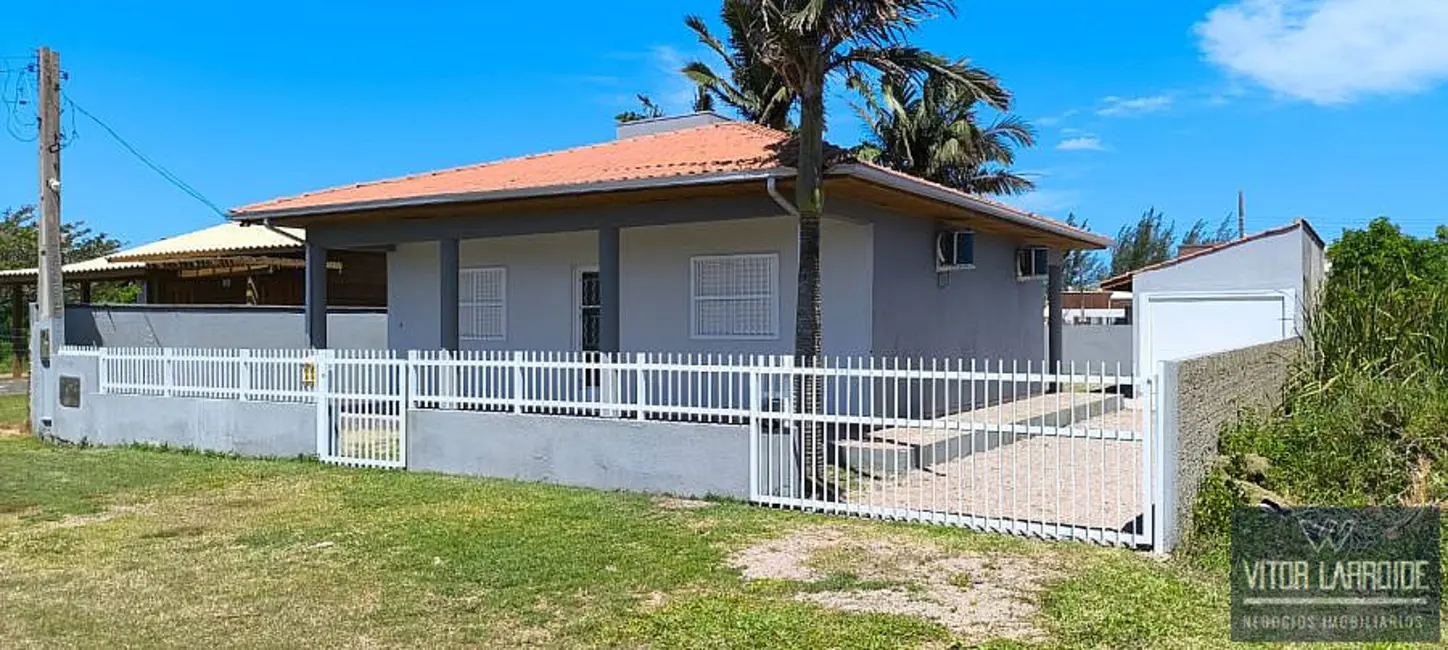 Foto 1 de Casa com 3 quartos à venda, 100m2 em Laguna - SC