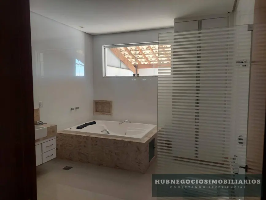 Foto 1 de Casa com 4 quartos à venda, 350m2 em Sapucaia, Montes Claros - MG