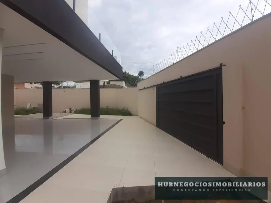 Foto 2 de Casa com 4 quartos à venda, 210m2 em Barcelona Park, Montes Claros - MG