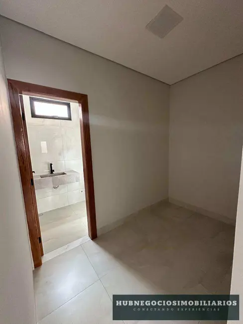 Foto 6 de Casa com 3 quartos à venda, 212m2 em Barcelona Park, Montes Claros - MG