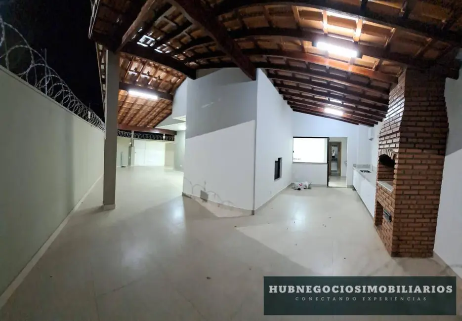 Foto 2 de Casa com 3 quartos à venda, 250m2 em Ibituruna, Montes Claros - MG