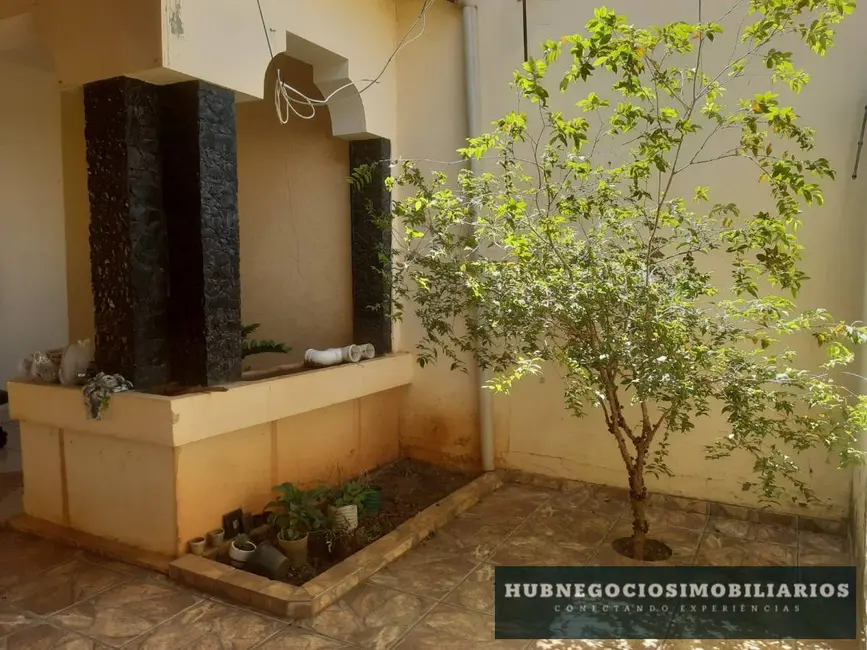 Foto 2 de Casa com 3 quartos à venda, 202m2 em Centro, Montes Claros - MG