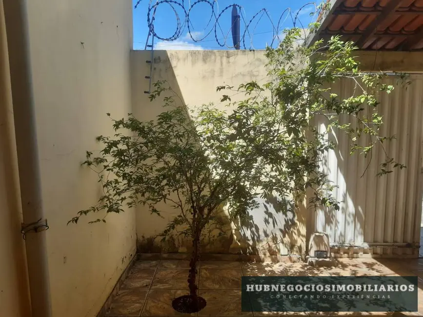 Foto 3 de Casa com 3 quartos à venda, 202m2 em Centro, Montes Claros - MG