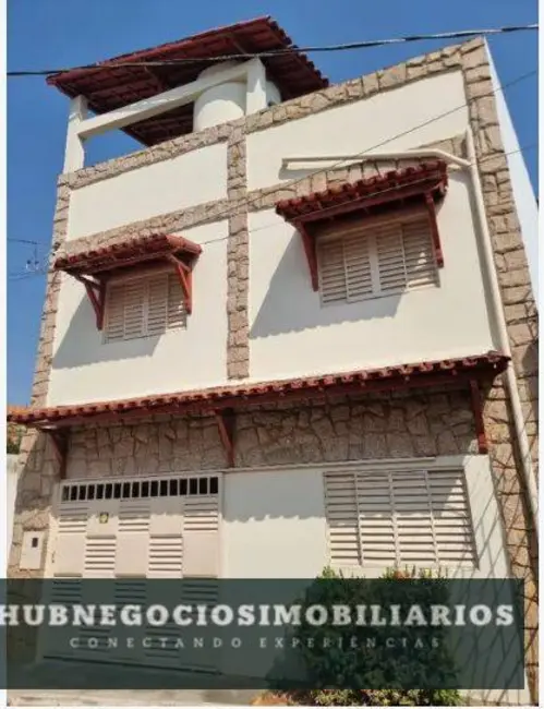 Foto 1 de Casa com 2 quartos à venda, 130m2 em Roxo Verde, Montes Claros - MG