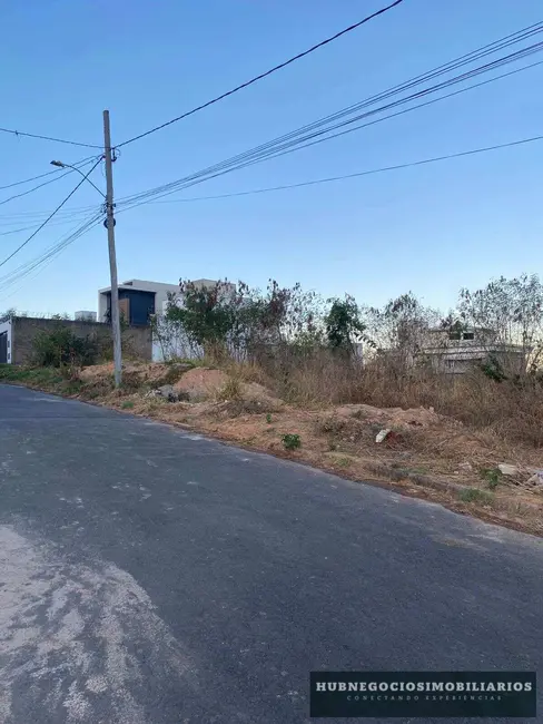 Foto 1 de Terreno / Lote à venda, 609m2 em Centro, Montes Claros - MG