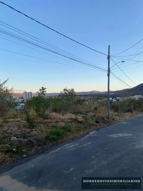Foto 2 de Terreno / Lote à venda, 609m2 em Centro, Montes Claros - MG
