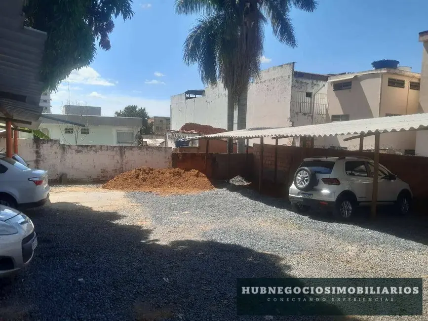 Foto 2 de Terreno / Lote à venda, 644m2 em Centro, Montes Claros - MG