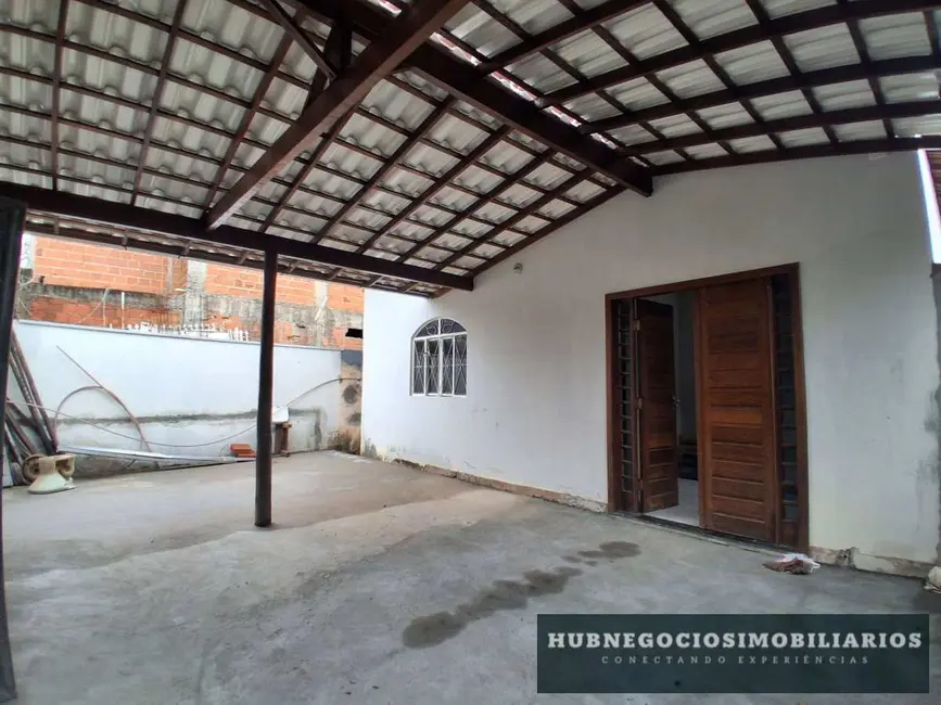 Foto 1 de Casa com 3 quartos à venda, 354m2 em Santa Rita I, Montes Claros - MG