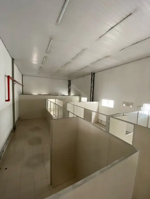 Foto 3 de Armazém / Galpão para alugar, 1000m2 em Chácara do Solar I (Fazendinha), Santana De Parnaiba - SP