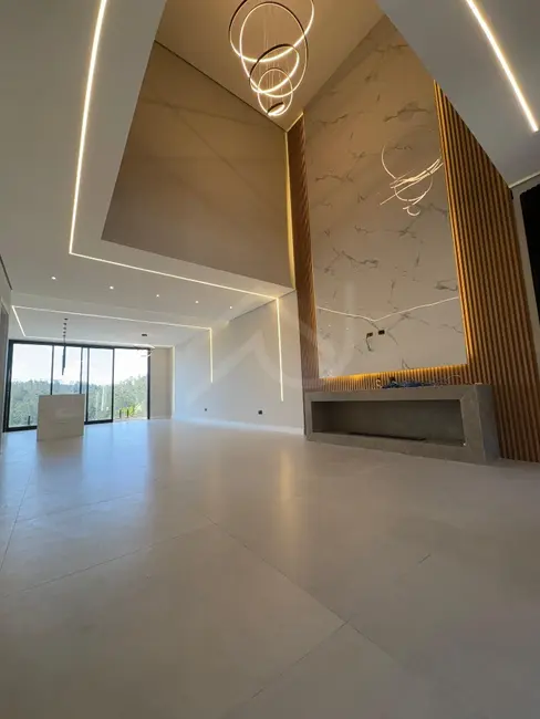 Casa com 4 quartos à venda, 240m2 em Portais (Polvilho), Cajamar - SP - imagem 3 Foto 3 de Casa com 4 quartos à venda, 240m2 em Portais (Polvilho), Cajamar - SP