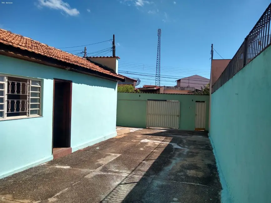 Foto 2 de Casa com 2 quartos à venda, 410m2 em Vila Juca Menezes, Tatui - SP