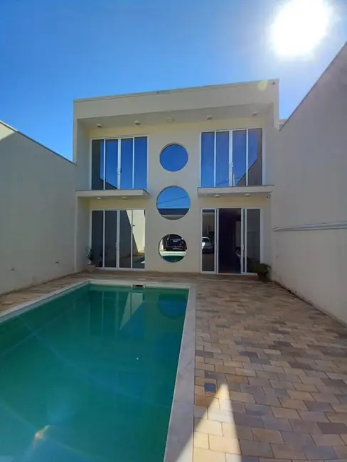 Foto 1 de Casa com 2 quartos à venda, 167m2 em Jardim Mantovani, Tatui - SP