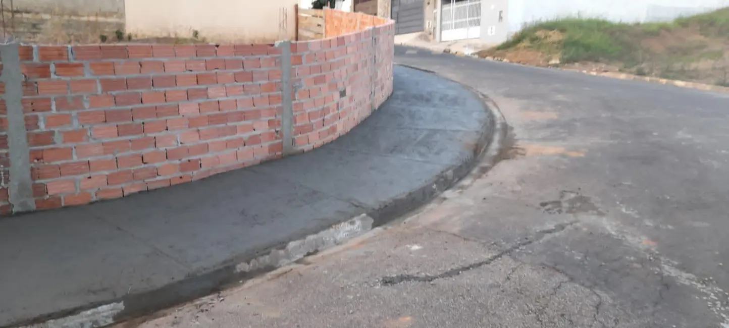 Foto 1 de Terreno / Lote à venda, 325m2 em Jardim Residencial Santa Cruz, Tatui - SP