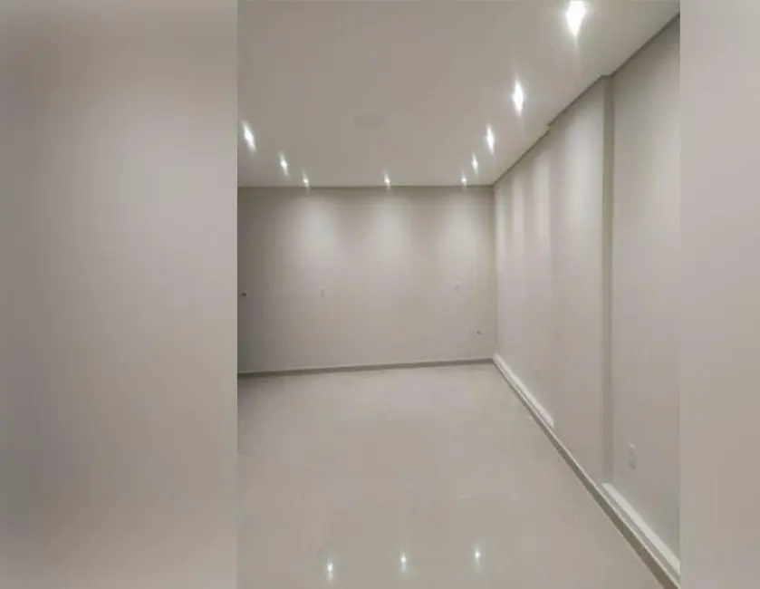 Foto 1 de Sala Comercial para alugar, 300m2 em Nova Tatuí, Tatui - SP