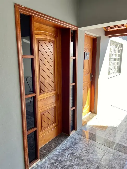 Foto 1 de Casa com 2 quartos à venda, 120m2 em Centro, Tatui - SP