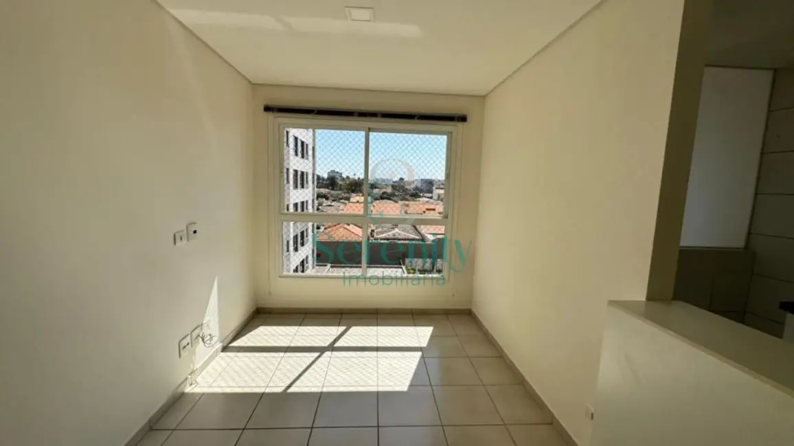 Foto 7 de Apartamento com 3 quartos para alugar, 58m2 em Champagnat, Londrina - PR