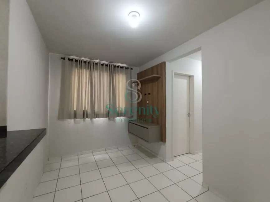 Foto 2 de Apartamento com 2 quartos para alugar, 45m2 em Jardim Jóquei Club, Londrina - PR
