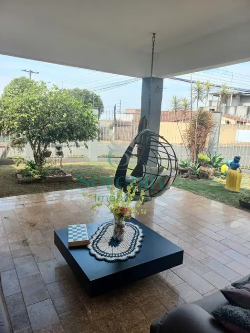 Casa com 3 quartos à venda, 248m2 em Coliseu, Londrina - PR - imagem 6 Foto 6 de Casa com 3 quartos à venda, 248m2 em Coliseu, Londrina - PR