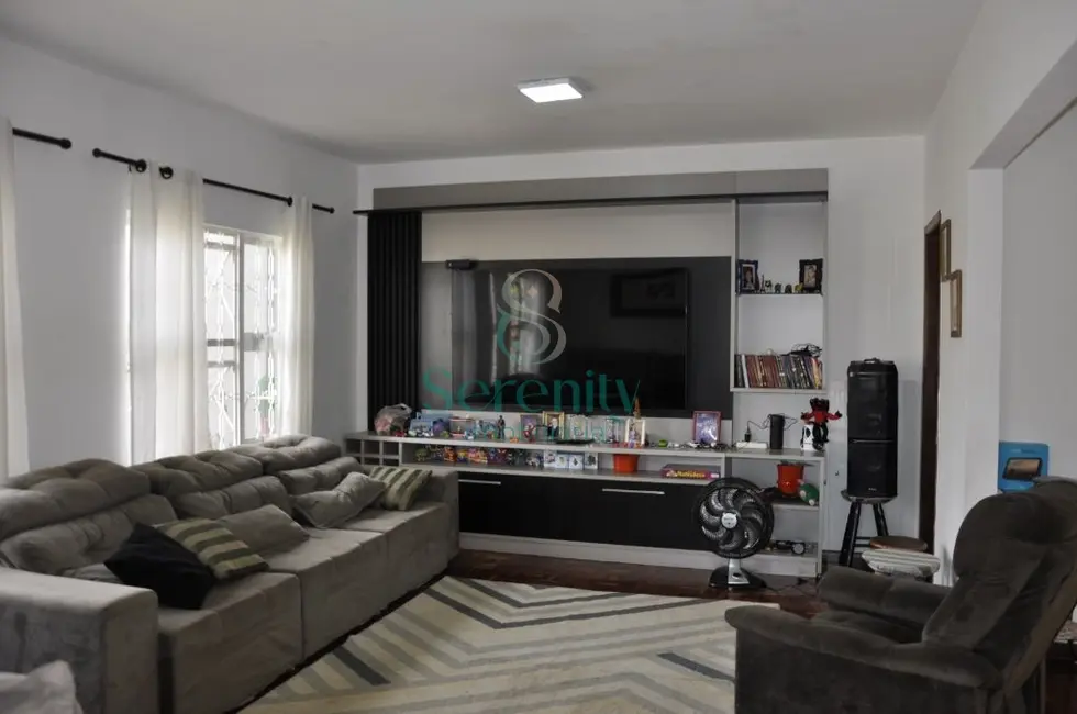 Casa com 3 quartos à venda, 248m2 em Coliseu, Londrina - PR - imagem 2 Foto 2 de Casa com 3 quartos à venda, 248m2 em Coliseu, Londrina - PR