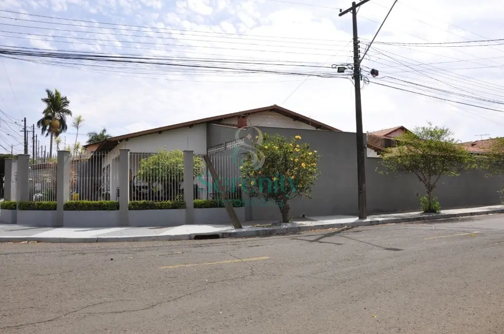 Casa com 3 quartos à venda, 248m2 em Coliseu, Londrina - PR - imagem 3 Foto 3 de Casa com 3 quartos à venda, 248m2 em Coliseu, Londrina - PR