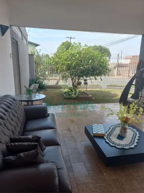 Casa com 3 quartos à venda, 248m2 em Coliseu, Londrina - PR - imagem 7 Foto 7 de Casa com 3 quartos à venda, 248m2 em Coliseu, Londrina - PR