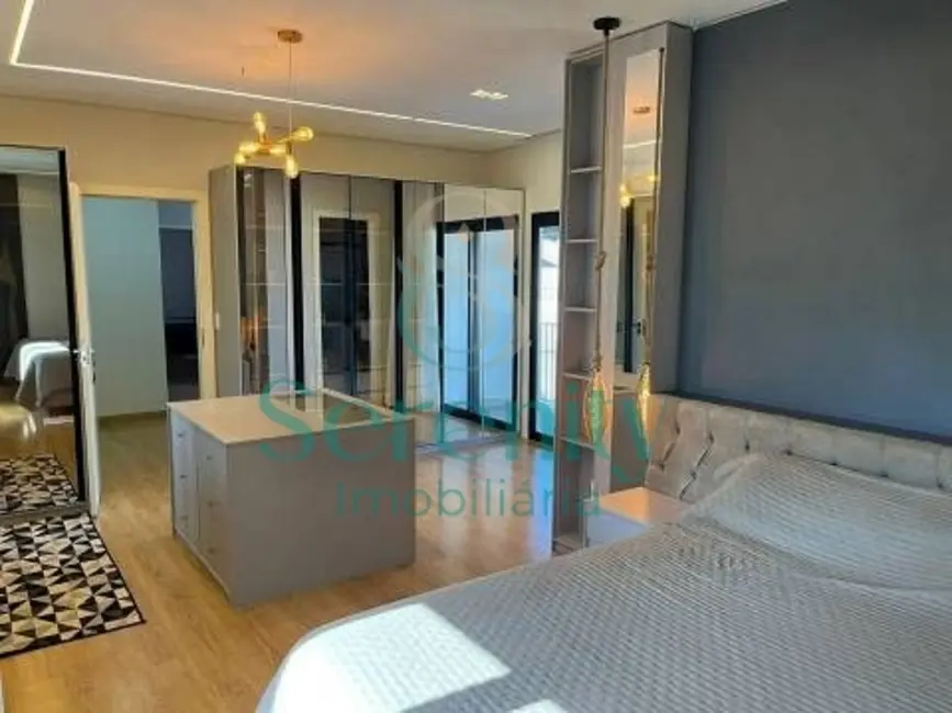 Sobrado com 4 quartos à venda, 389m2 em Jardim Lolata, Londrina - PR - imagem 5 Foto 5 de Sobrado com 4 quartos à venda, 389m2 em Jardim Lolata, Londrina - PR