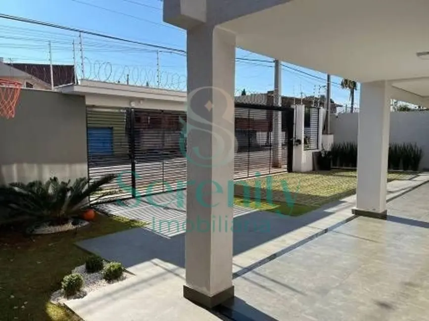 Sobrado com 4 quartos à venda, 389m2 em Jardim Lolata, Londrina - PR - imagem 2 Foto 2 de Sobrado com 4 quartos à venda, 389m2 em Jardim Lolata, Londrina - PR