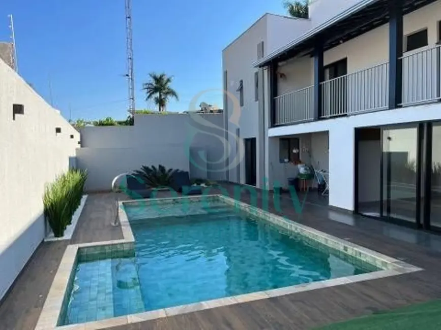 Sobrado com 4 quartos à venda, 389m2 em Jardim Lolata, Londrina - PR - imagem 8 Foto 8 de Sobrado com 4 quartos à venda, 389m2 em Jardim Lolata, Londrina - PR