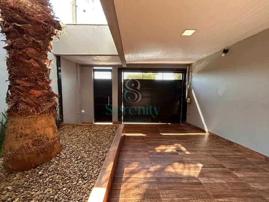 Foto 1 de Casa com 3 quartos para alugar, 90m2 em Jardim Tókio, Londrina - PR