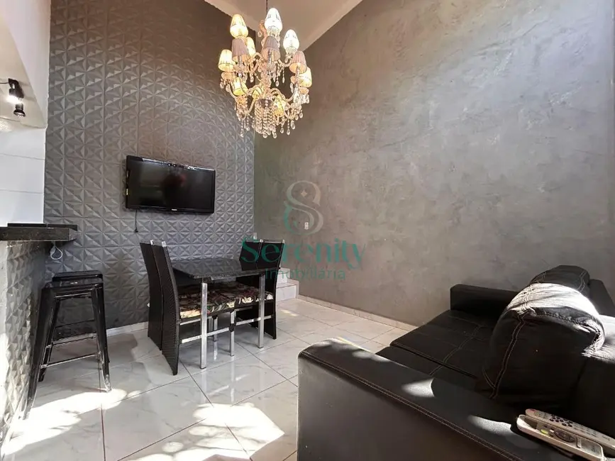 Foto 5 de Casa com 3 quartos para alugar, 90m2 em Jardim Tókio, Londrina - PR