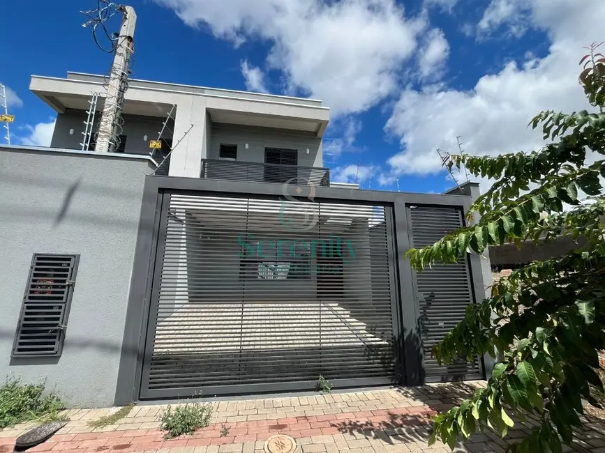 Foto 1 de Sobrado com 3 quartos à venda, 136m2 em Marumbi, Londrina - PR