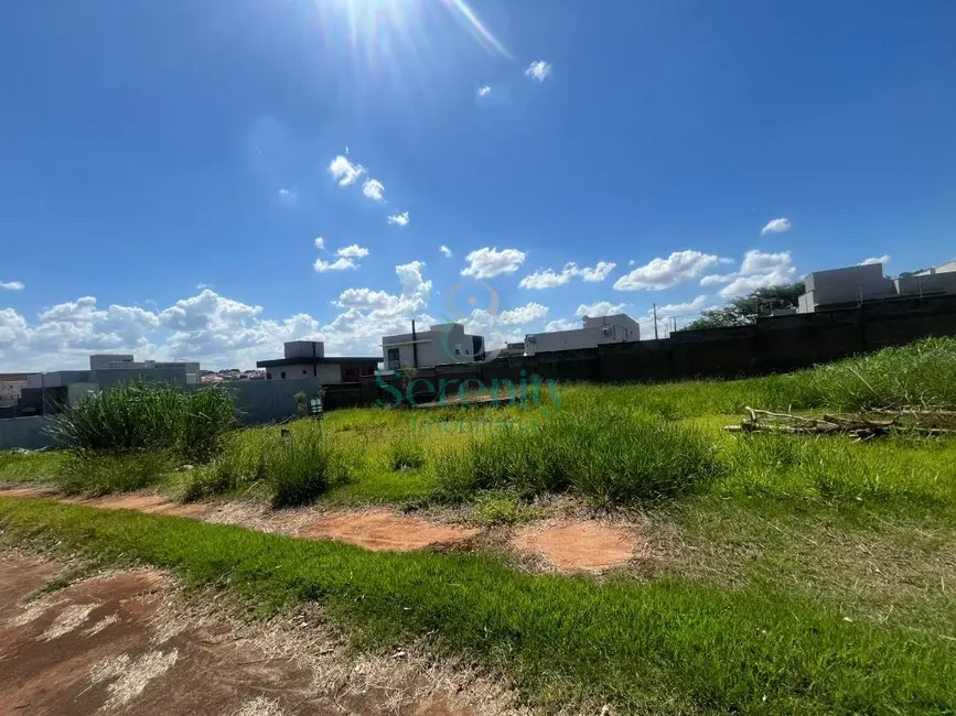 Foto 2 de Terreno / Lote à venda, 253m2 em Gleba Simon Frazer, Londrina - PR