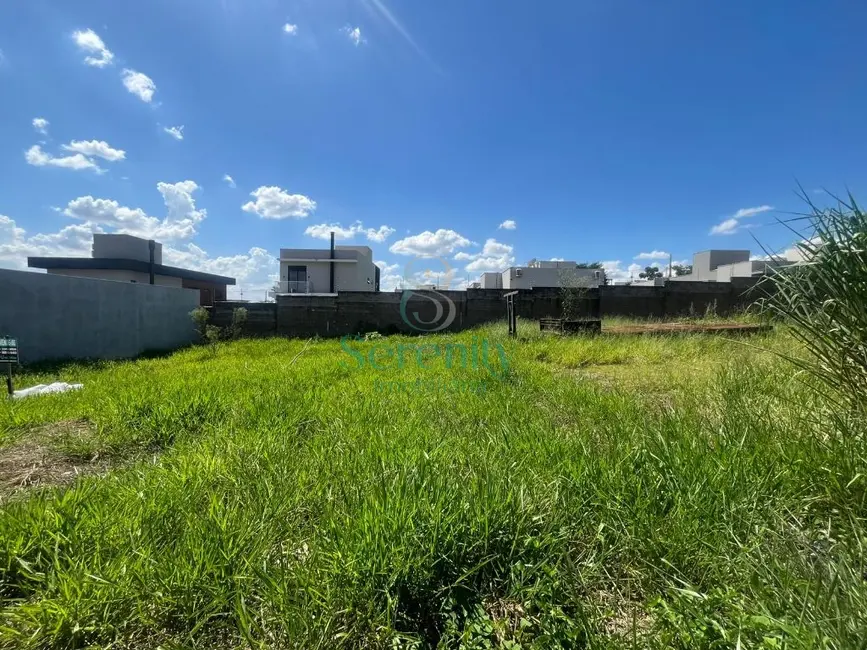 Foto 1 de Terreno / Lote à venda, 253m2 em Gleba Simon Frazer, Londrina - PR