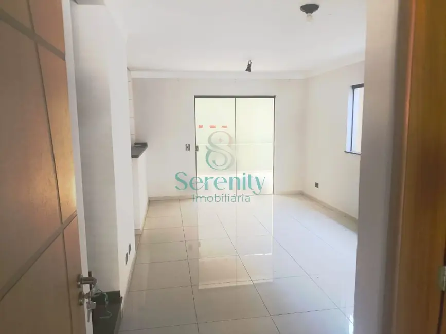 Foto 4 de Sobrado com 3 quartos para alugar, 130m2 em Califórnia, Londrina - PR