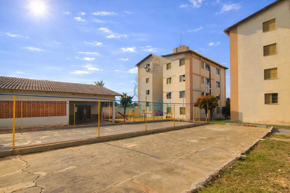 Foto 4 de Apartamento com 3 quartos para alugar, 57m2 em Parque Jamaica, Londrina - PR