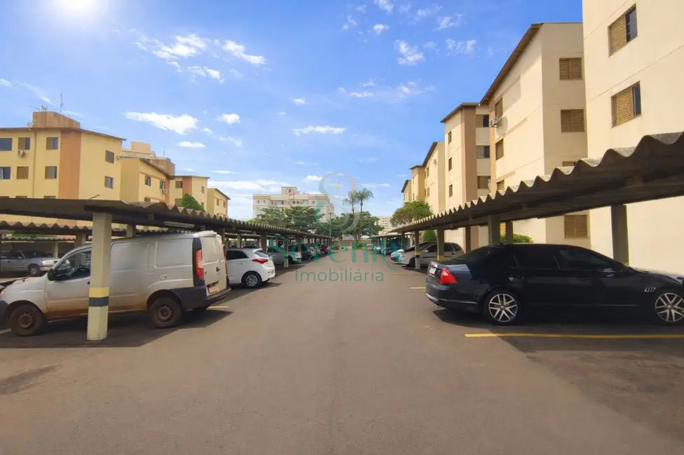 Foto 2 de Apartamento com 3 quartos para alugar, 57m2 em Parque Jamaica, Londrina - PR