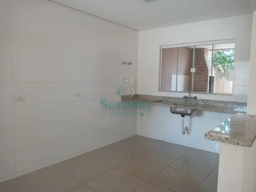 Foto 4 de Sobrado com 3 quartos para alugar, 100m2 em Bandeirantes, Londrina - PR