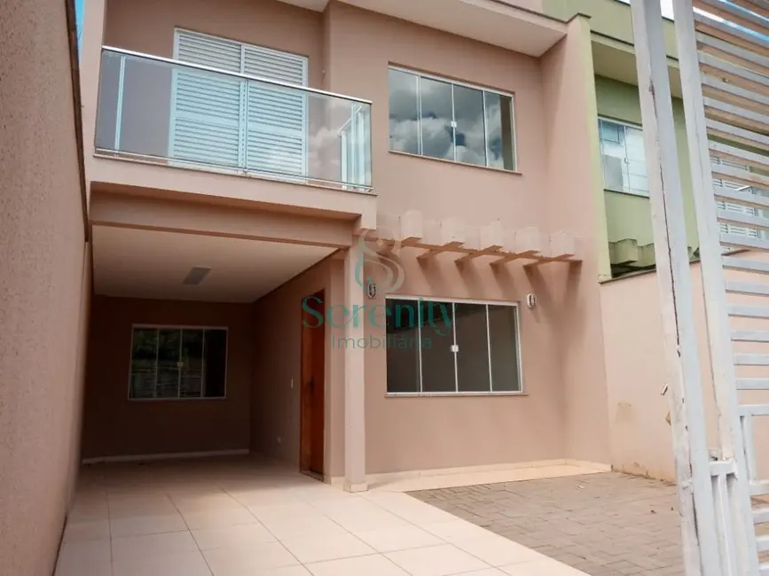 Foto 1 de Sobrado com 3 quartos para alugar, 100m2 em Bandeirantes, Londrina - PR