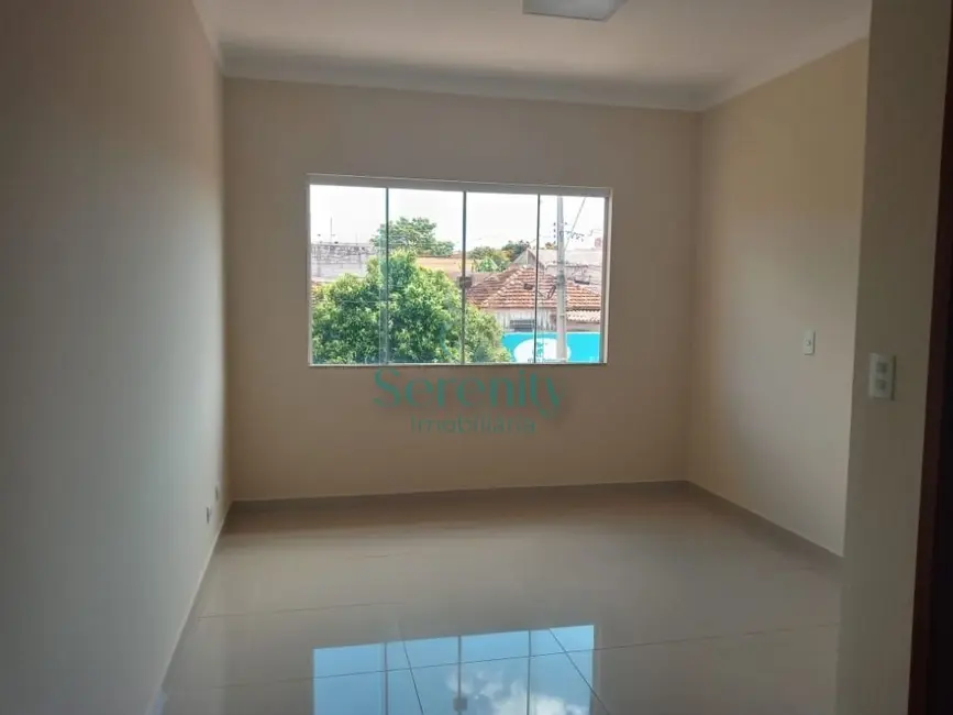 Foto 5 de Sobrado com 3 quartos para alugar, 100m2 em Bandeirantes, Londrina - PR