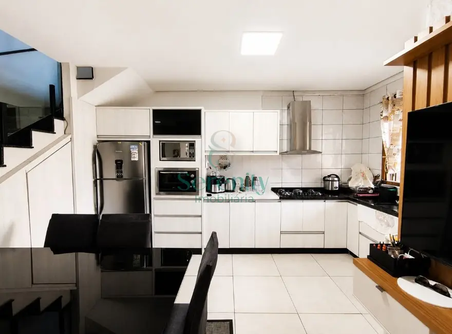Foto 6 de Sobrado com 4 quartos à venda, 215m2 em Residencial Quadra Norte, Londrina - PR