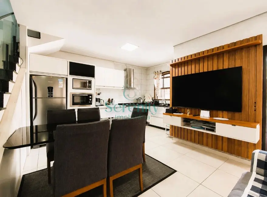Foto 3 de Sobrado com 4 quartos à venda, 215m2 em Residencial Quadra Norte, Londrina - PR